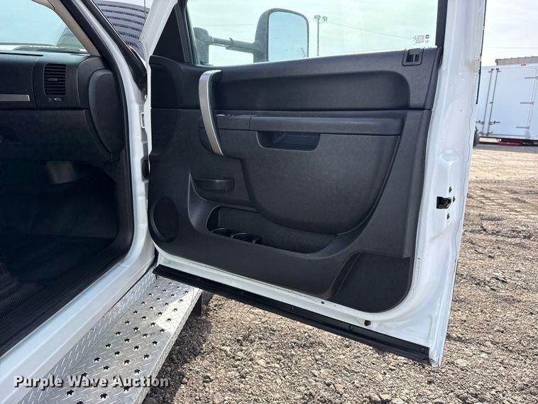 image for item EG2137 2011 Chevrolet Silverado 3500HD ambulance