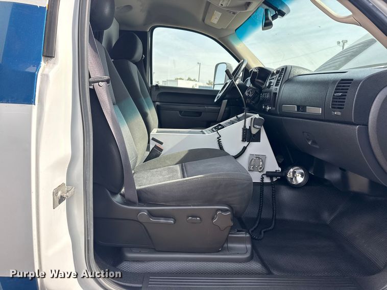 image for item EG2137 2011 Chevrolet Silverado 3500HD ambulance