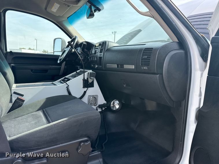 image for item EG2137 2011 Chevrolet Silverado 3500HD ambulance