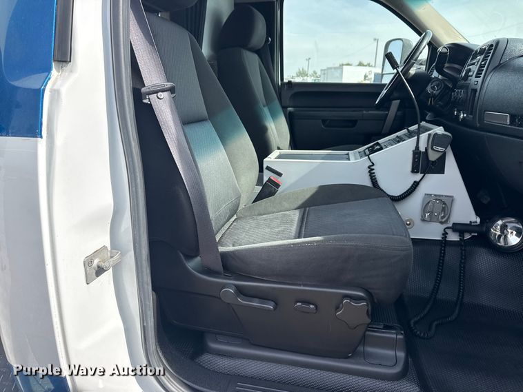image for item EG2137 2011 Chevrolet Silverado 3500HD ambulance