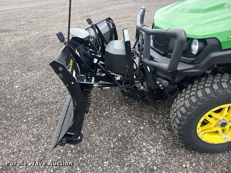image for item EG8936 2020 John Deere XUV835M utility vehicle