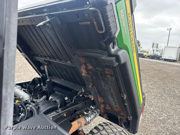 image for item EG8936 2020 John Deere XUV835M utility vehicle