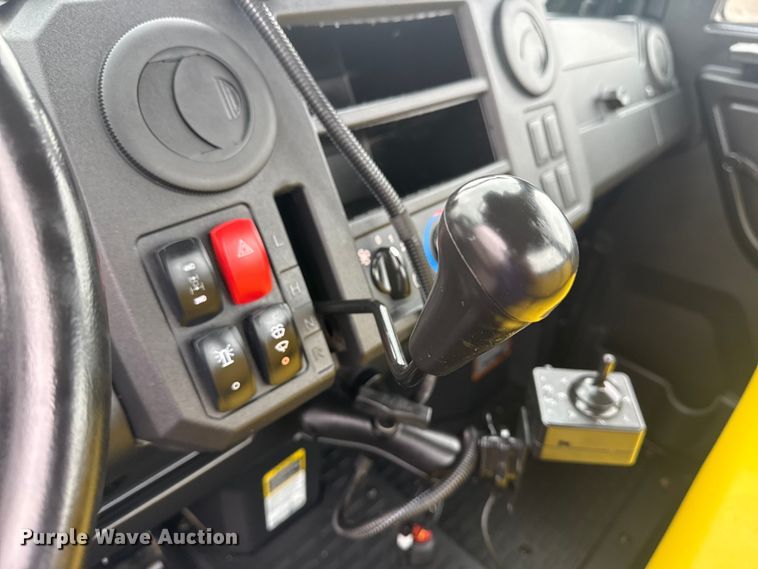 image for item EG8936 2020 John Deere XUV835M utility vehicle