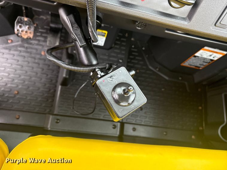 image for item EG8936 2020 John Deere XUV835M utility vehicle