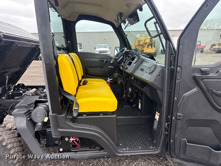 image for item EG8936 2020 John Deere XUV835M utility vehicle