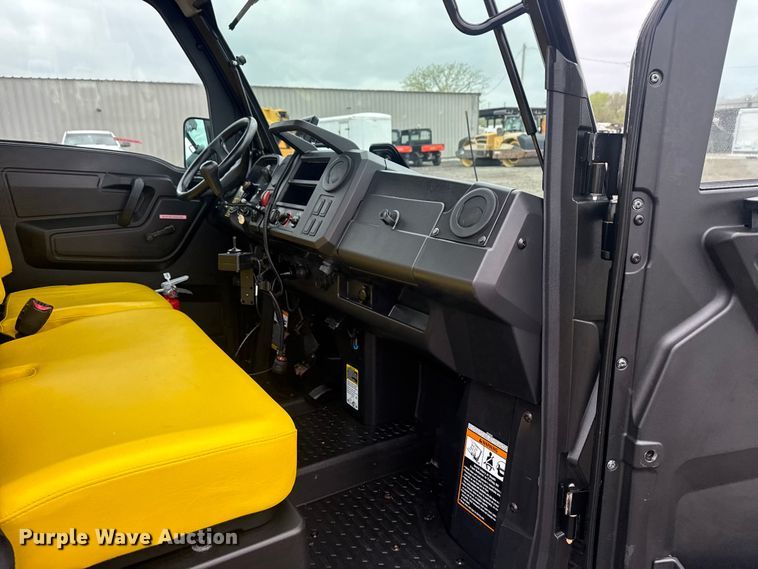 image for item EG8936 2020 John Deere XUV835M utility vehicle