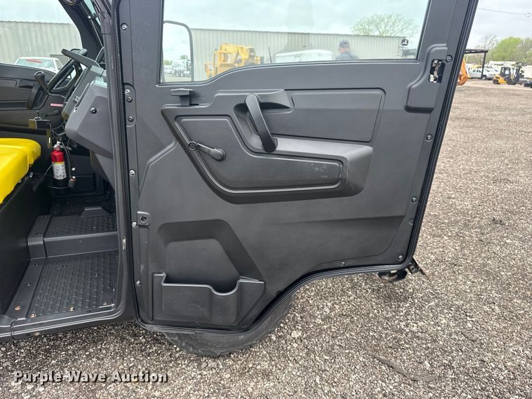 image for item EG8936 2020 John Deere XUV835M utility vehicle