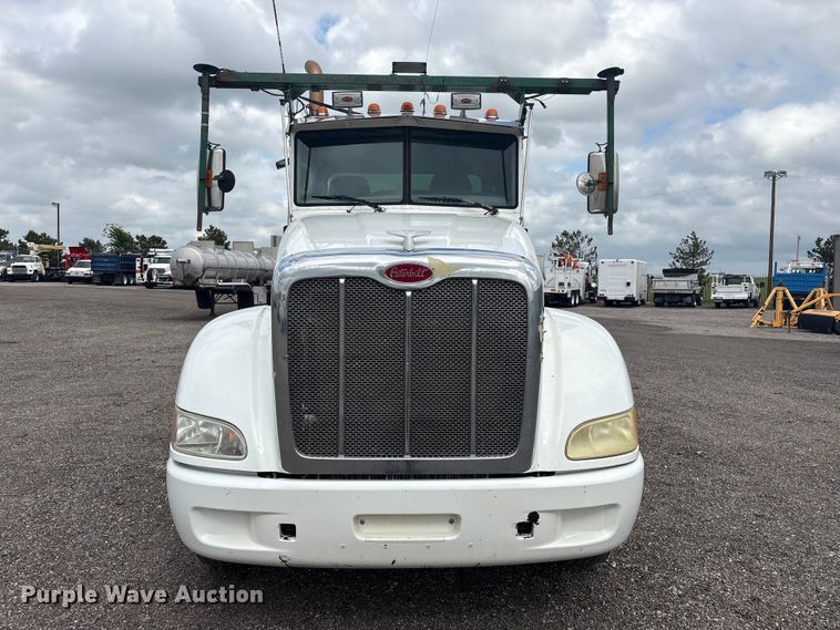 image for item EG9023 2012 Peterbilt 384 toter Truck