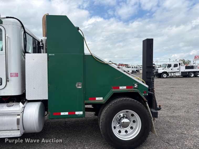image for item EG9023 2012 Peterbilt 384 toter Truck