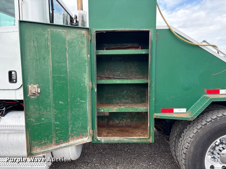 image for item EG9023 2012 Peterbilt 384 toter Truck