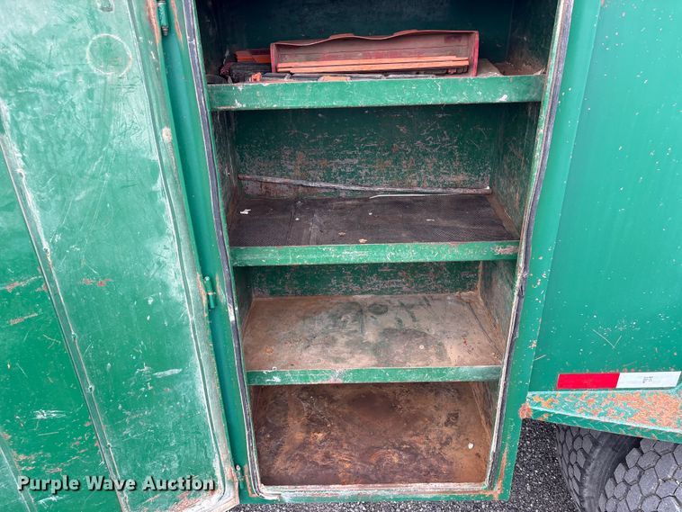 image for item EG9023 2012 Peterbilt 384 toter Truck