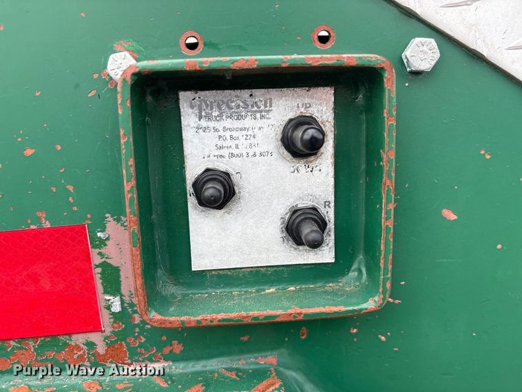 image for item EG9023 2012 Peterbilt 384 toter Truck