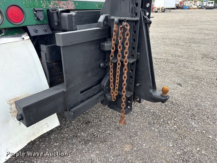image for item EG9023 2012 Peterbilt 384 toter Truck