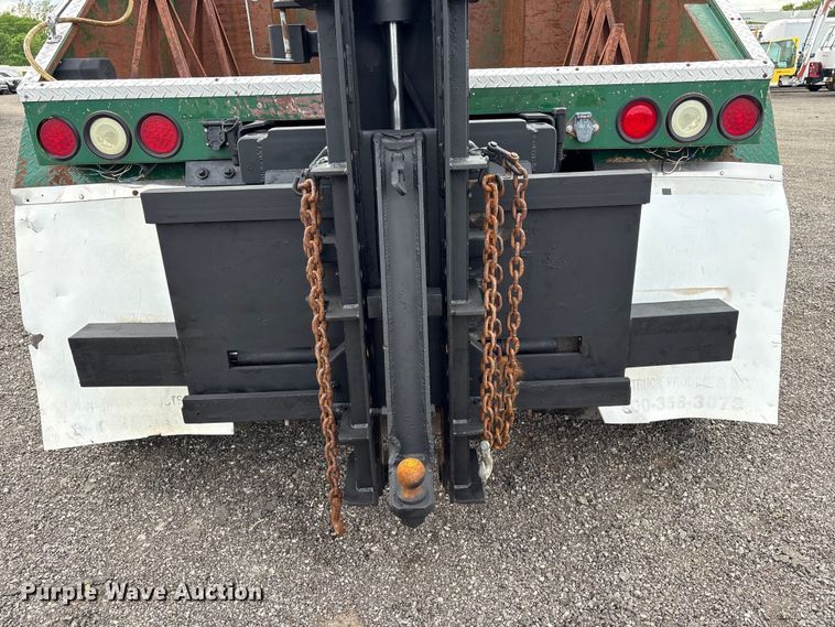 image for item EG9023 2012 Peterbilt 384 toter Truck