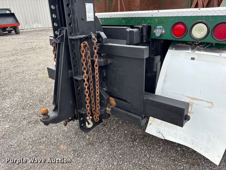 image for item EG9023 2012 Peterbilt 384 toter Truck