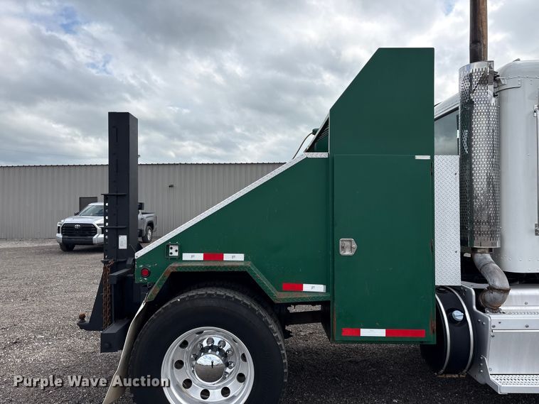 image for item EG9023 2012 Peterbilt 384 toter Truck