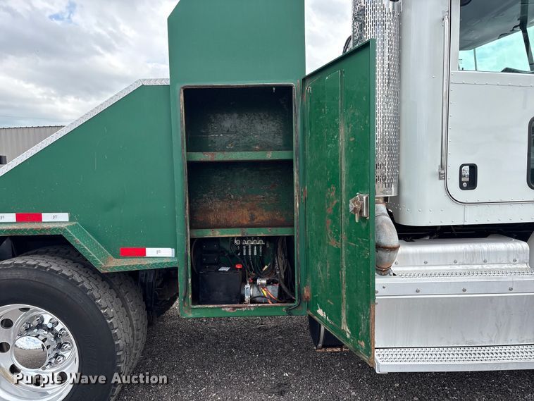 image for item EG9023 2012 Peterbilt 384 toter Truck