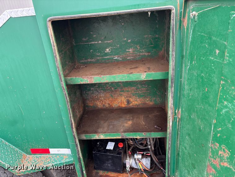 image for item EG9023 2012 Peterbilt 384 toter Truck
