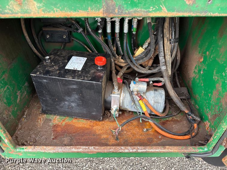 image for item EG9023 2012 Peterbilt 384 toter Truck