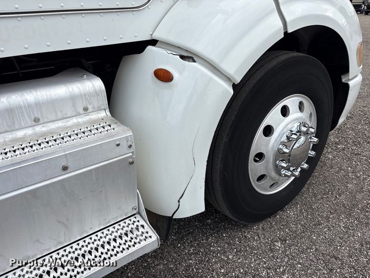 image for item EG9023 2012 Peterbilt 384 toter Truck
