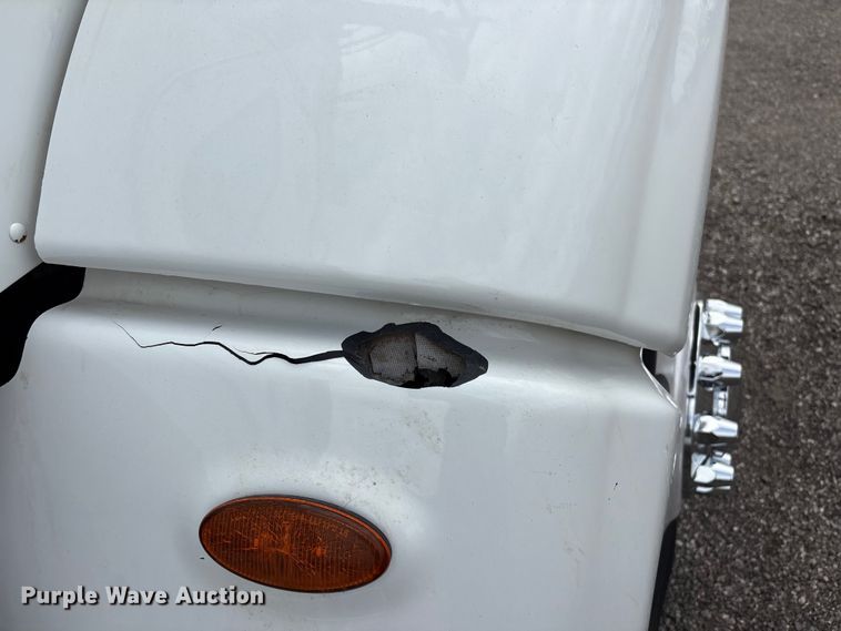 image for item EG9023 2012 Peterbilt 384 toter Truck