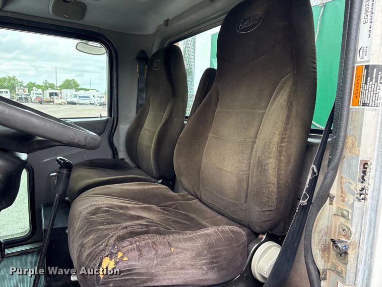 image for item EG9023 2012 Peterbilt 384 toter Truck