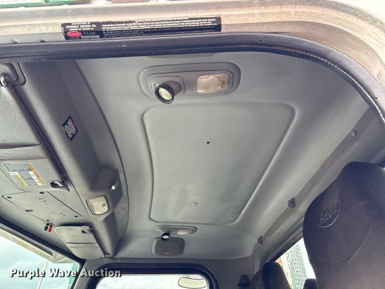 image for item EG9023 2012 Peterbilt 384 toter Truck
