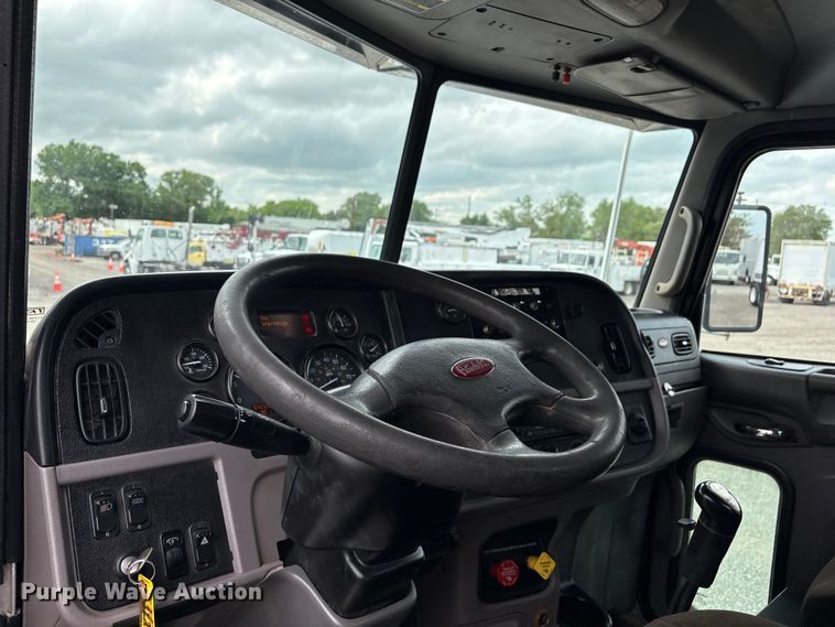 image for item EG9023 2012 Peterbilt 384 toter Truck