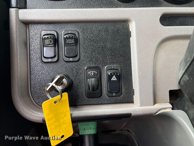 image for item EG9023 2012 Peterbilt 384 toter Truck