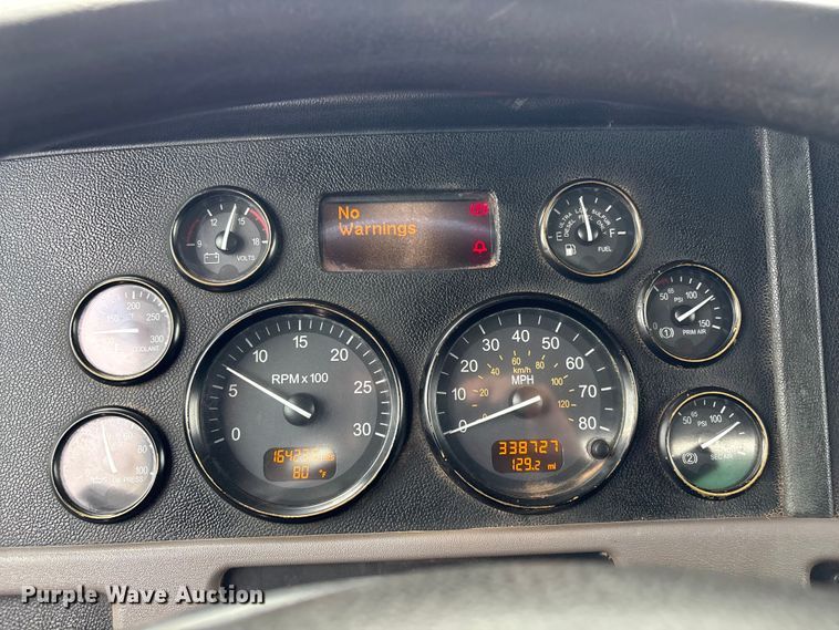 image for item EG9023 2012 Peterbilt 384 toter Truck