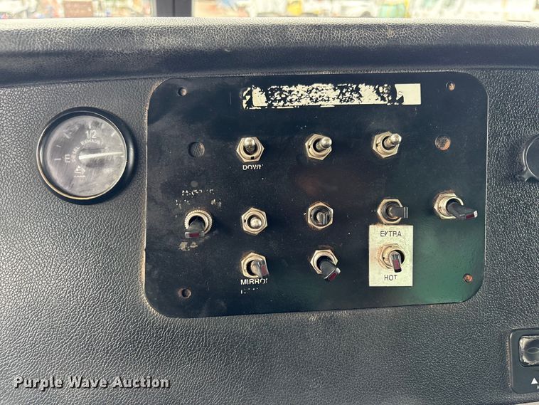 image for item EG9023 2012 Peterbilt 384 toter Truck