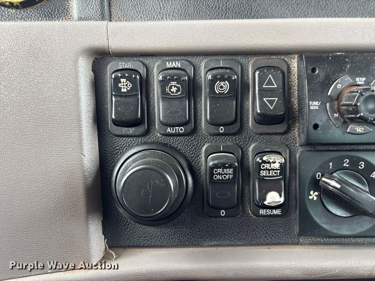 image for item EG9023 2012 Peterbilt 384 toter Truck