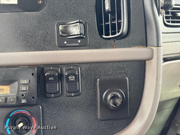 image for item EG9023 2012 Peterbilt 384 toter Truck