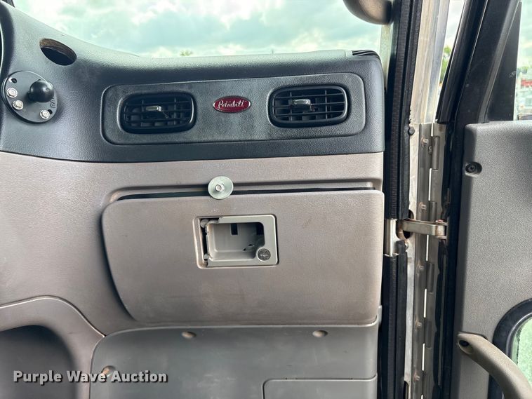 image for item EG9023 2012 Peterbilt 384 toter Truck