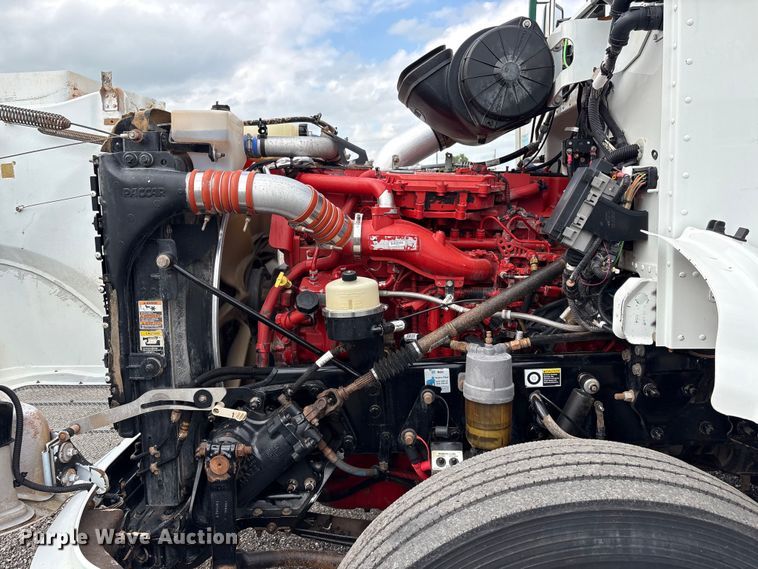 image for item EG9023 2012 Peterbilt 384 toter Truck