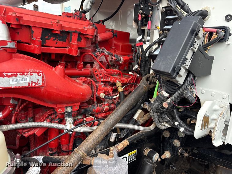 image for item EG9023 2012 Peterbilt 384 toter Truck