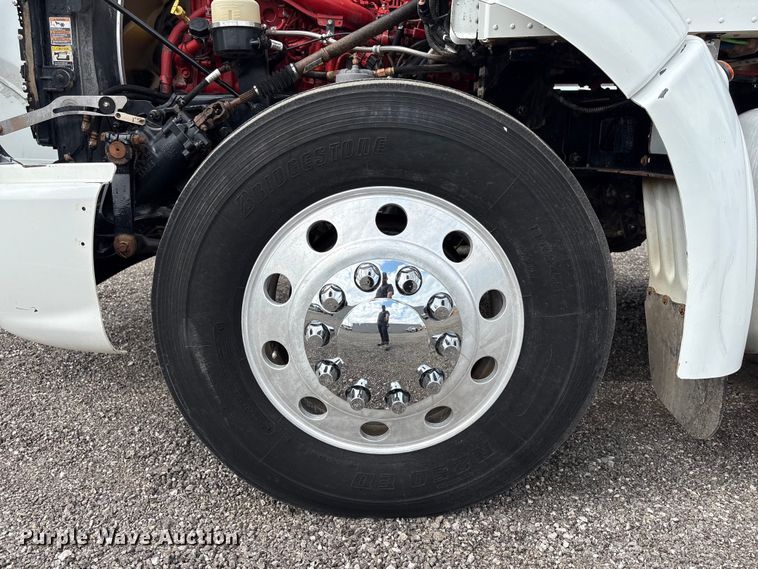 image for item EG9023 2012 Peterbilt 384 toter Truck