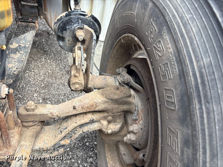 image for item EG9023 2012 Peterbilt 384 toter Truck