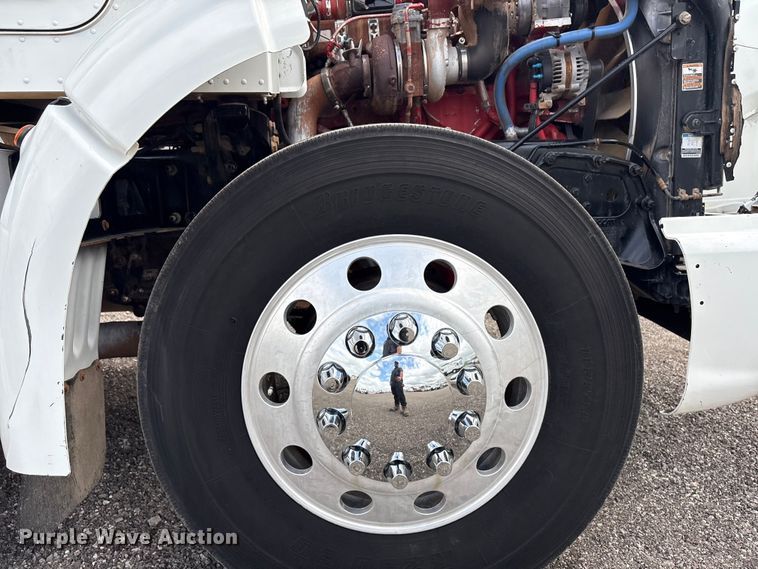 image for item EG9023 2012 Peterbilt 384 toter Truck