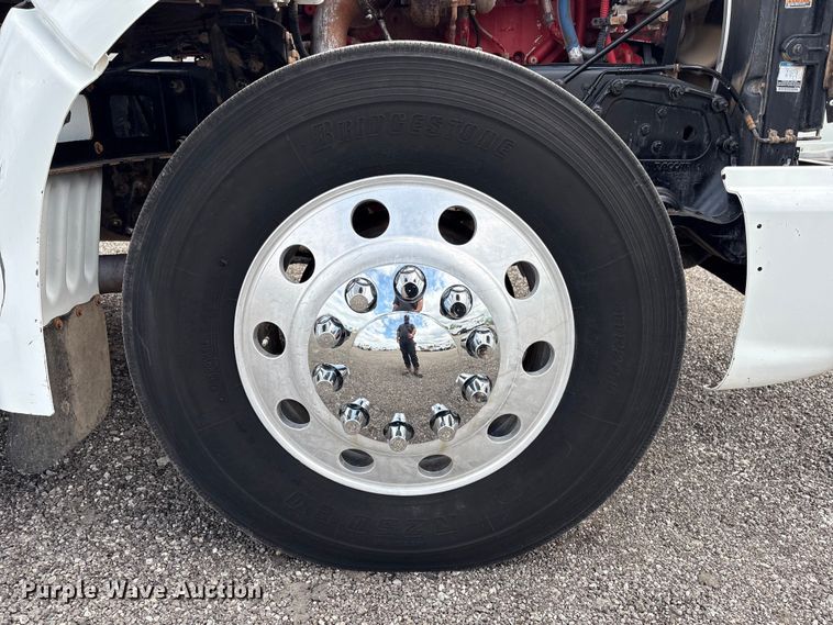 image for item EG9023 2012 Peterbilt 384 toter Truck