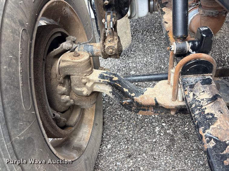 image for item EG9023 2012 Peterbilt 384 toter Truck