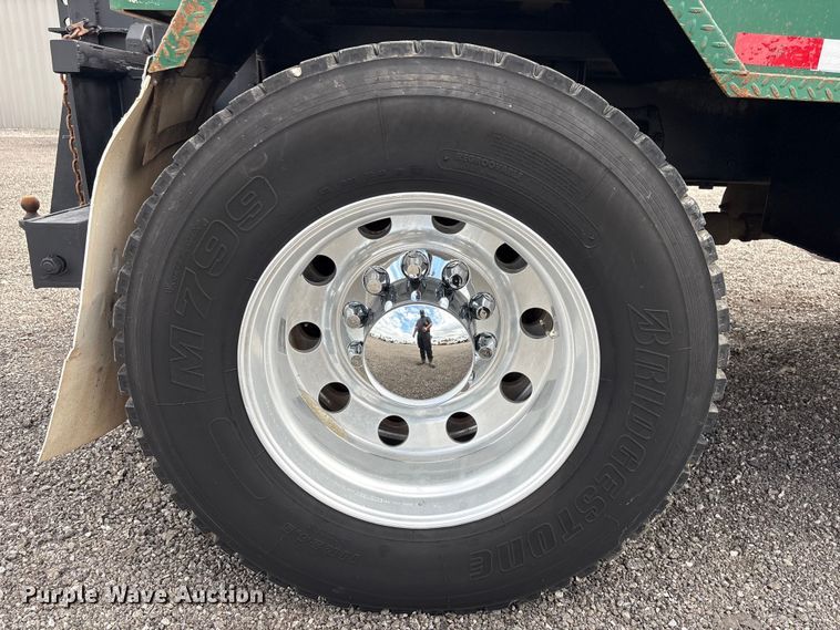image for item EG9023 2012 Peterbilt 384 toter Truck