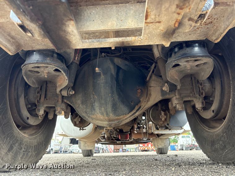 image for item EG9023 2012 Peterbilt 384 toter Truck
