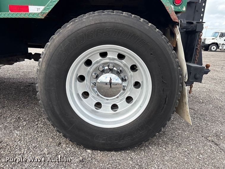 image for item EG9023 2012 Peterbilt 384 toter Truck