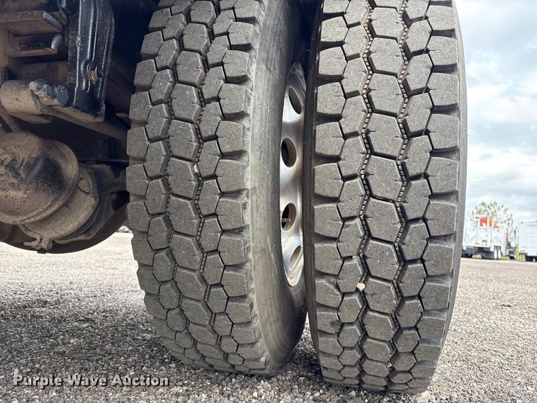 image for item EG9023 2012 Peterbilt 384 toter Truck