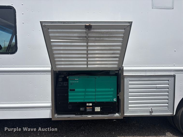 image for item EG9058 2005 Freightliner MT45 food truck