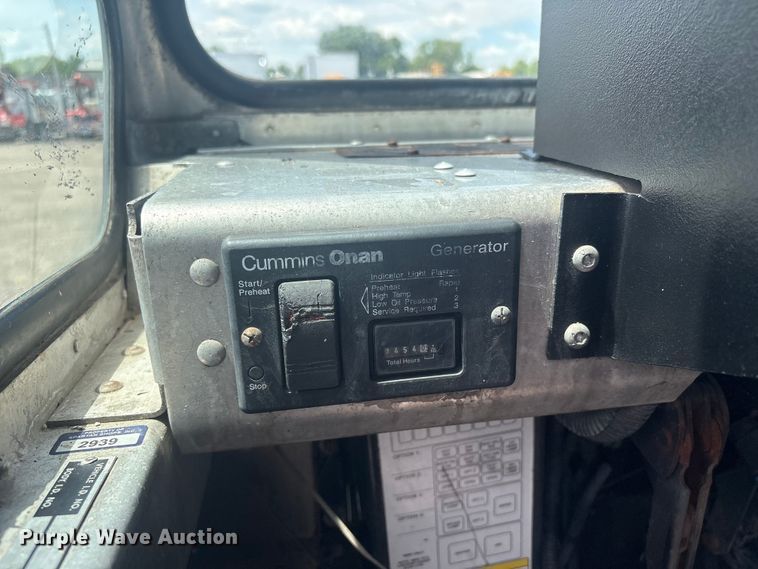 image for item EG9058 2005 Freightliner MT45 food truck