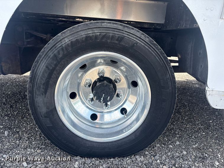 image for item EG9058 2005 Freightliner MT45 food truck