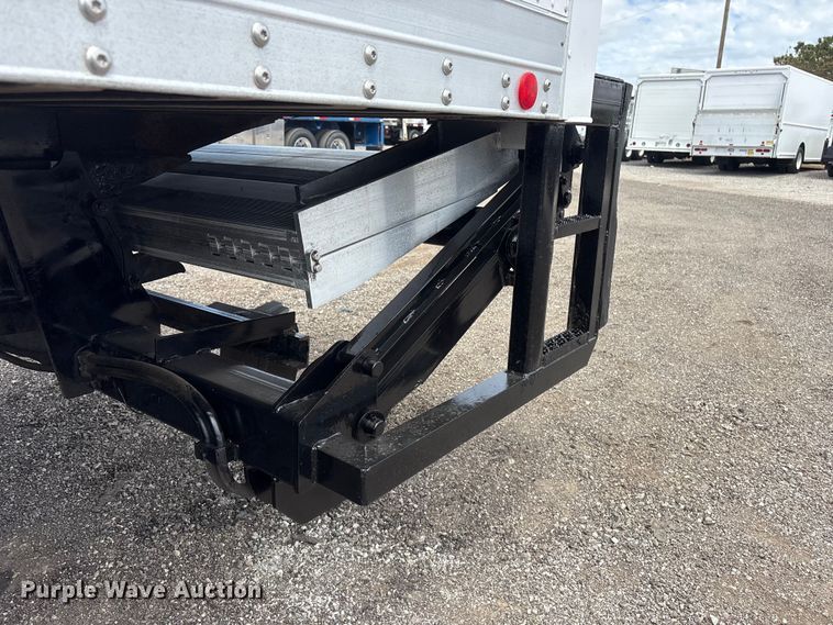 image for item EG9067 2005 Freightliner Business Class M2 box truck