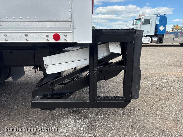 image for item EG9067 2005 Freightliner Business Class M2 box truck